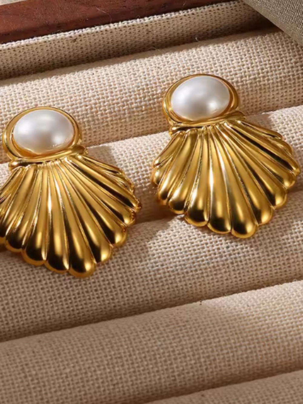 Versatile Shell Earrings - Picture 3 of 3